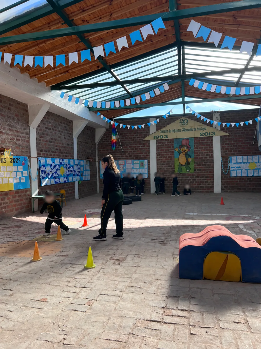 Actividad en el patio de Nivel Inicial